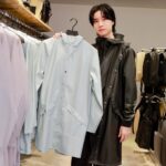 Dori Sakurada Instagram – RAINS

デンマーク発、雨の日もファッションを楽しめる、そんなレインウェアを数多く提案しているブランド『RAINS』が、日本での本格的なローンチを記念してポップアップストアを開催します！

RAINSはその名の通り、ラインナップは防水性に優れた生地を使用したレインウェアとして、バックパックやランナーバッグ、フライトバッグ等、幅広いカテゴリーを取り揃えています！
僕も最近、日本で天候が悪い日が続いていたり、海外に行くと急な天候の変化に困ることがあり、それでも荷物が増えることを避け、対策をしていなかったり、移動も多いのでラクな服装を選択するけど雨には濡れたくはないな、、とわがままな悩みもあったのですが、このRAINSは機能性は抜群で、着心地が良くオシャレなデザイン、尚且つ急に雨に降られても問題ないという、天候や旅の悩みを全てを叶えてくれるまさに僕の求めていた最高のレインウェアが揃っていました！✨

僕はいつものように黒系のカラーを選択したのですが、デザインや豊富なカラーバリエーションがあるので、幅広い方の選択肢としてファッションを楽しんでもらえると思います！

さらにRAINSはデザイン段階からショップ運営まで全てのビジネス過程において、包括的なサステナブル・アプローチを行なっているそうなので、自分だけではなく環境への配慮も兼ね備えた素敵なブランドです😌✨

今年から海外にも沢山行こうと思っていてRAINSにはまだまだ気になる旅の相棒になってくれそうなアイテムが沢山あったので、僕もこれからもチェックしていこうと思います🔥

ポップアップストアは2月28日から3月17日まで期間、東京・渋谷RAYARD MIYASHITA PARK South 2Fにて開催しています！
公式サイトもオープンしたそうなので、気になるけどポップアップストアへ行けないという方も是非アクセスしてみてくださいね✨

@rains #rains_jp #レインズ #PR