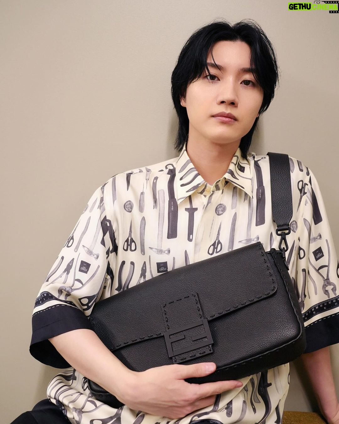 Dori Sakurada - 66K Likes - FENDI
フェンディのセレリア バゲット マキシ!
バゲットの大きめシリーズ好きです☺️
このブラックのカーブレザーも大好きな雰囲気です✨
そしてもうすぐ春夏の服の出番ですね😌
日焼けには気をつけたいけど、早く軽やかな服で遠出でもしたいなー!
バゲット マキシにしっかり荷物を詰めて仲間とどこか遊びに行きたいです👜
皆さんは今年の夏は何かしたいことありますか?☀️
@FENDI #fendi #PR