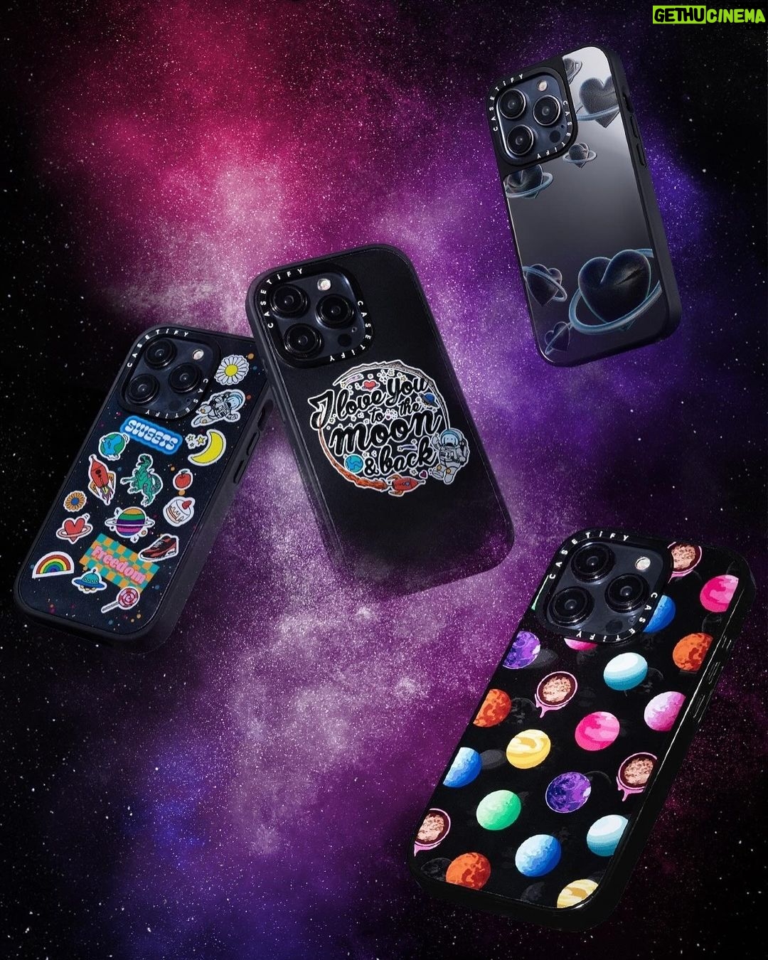 Dori Sakurada - 72K Likes - DORI SAKURADA × CASETiFY
この度ケースティファイさんとコラボレーションさせていただくことになりました!
宇宙をスマホケースと同じく個々の自由な領域と捉え、その無限の可能性からインスピレーションを得て、今回のコレクションを制作いたしました✨
宇宙には様々な解釈があり、地球に住む自分たちが空を見上げれば宇宙の存在を感じる瞬間があります。
星や惑星、そしてロケットが月へ向かう姿など、それぞれの宇宙への解釈があると思うのですが、一人一人の人生、その人の目線の先に一つずつ宇宙は広がっていると思っていて、本来そこはとても自由で幸せに溢れる空間であると信じています✨
そんな想いを込めて今回のコレクションを完成することができました!
そしてケースティファイさんは海外の方にもアイテムを届けることができるので、世界中の皆さんに今回のコラボレーションを楽しんでいただけることを願っています!
「DORI SAKURADA× CASETiFY」
🚀Infinite Universe Sticker
自由な宇宙をテーマに、宇宙らしいロケットや月だけでなく、スニーカーや花、ケーキなど様々なモチーフが賑やかに浮かべました。
他人の意見に左右されず、好きなことを自分らしく楽しむという思いを込めました!
🌘I Love You to the Moon & Back
” I Love You to the Moon & Back ”と、宇宙飛行士に扮した「どおりいぬ」をミックスしました🐶
言葉の持つ意味をわかりやすく伝えたいという意図からワンポイントデザインです。
🖤Heart Universe
「Love」「愛」を大事にしてほしい、というシンプルなメッセージを黒いハート型の惑星に込めて表現してみました。
中央を大胆にくり抜いたデザインはケースタイプによって印象が異なります。
ぜひ、手にとってくださる皆さんの思うままに楽しんで頂きたいです!
🪐Chocolate Universe
惑星をカラフルなチョコレートに⾒⽴てました。
バレンタインのシーズンにもケースを付け替えて楽しんでもらえるように考えたデザインです🍫
僕もスマホケースを普段から付け替えたり楽しんでいて、こういうものがあれば良いなと思えるものを作ることができたので、是非沢山の方に楽しんでいただけると嬉しいです😊
@casetify_jp @casetify
#DORISAKURADAxCASETiFY
#PR