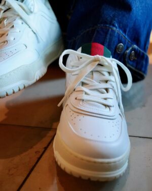 Dori Sakurada Instagram - GUCCI

GUCCIの新クリエイティブ・ディレクターであるサバト・デ・サルノ氏が着任してから初めてデザインをしたスニーカー『GUCCI RE-WEB』✨

ブランドの伝統を受け継ぐグリーン、レッド、グリーン配色のウェブストライプがシュータンにデザインされており、これからまた新しい歴史を刻んでいくGUCCIを感じさせてくれるスニーカーでした😌

今年1発目に出会ったスニーカーはGUCCIにとっても、自分にとっても新しいスタートに最適のコレクションで、ワクワクする素敵な一足になりました！

@gucci
#GucciAncora
#PR