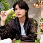 Dori Sakurada Instagram - ATHLETIA アクティブな毎日を送る方のニーズに機能で応えるアスレティアのから、これからの季節に大活躍しそうなボディにも髪にも地肌にも使えるUVボディミストが登場します✨ 日焼け止め対策は大切だと分かりながらも一手間あるので、僕も昔からあまり得意ではなかったのですが、これは「塗らなきゃ」という気持ちから「浴びたくなる」へ、ボディ用 UV カットの概念をシフトする、新感覚のボディミストのUVケアとなっています！ この『ATHLETIA スキンプロテクション UVボディミスト』はシュッとひと吹きで、天然植物精油**の爽やかな香りとともにミストが瞬時にオイルジェル化し、ひんやり、しっとりと肌に密着して紫外線から守ってくれます😌 **香料の一部 それから説明を聞いて驚いたのは水に強いウォーターレジスタント処方(SPF30/PA+++/UV耐水性★★)となっており、使用してから一定時間はプールなどに入っても効果が持続するという優れものです！ それなのに石けんで落とせる手軽さというのも嬉しいポイントです✨ さらに環境にも配慮した、ビーチフレンドリー処方(水環境リスク評価済)*** ***製品の使用による日常生活での洗い流しやレジャー時の環境流出を考慮し、水環境の生態系への影響が懸念されない設計 となっているので、アスレティアらしく安心して使用することができますね！ 僕が実際に試してみた感想ですと、とにかく手軽で、そして肌への馴染み方やひんやり感が気持ちよく、UV対策やケアというつもりではなくても使いたくなるような気持ちになりました！ これから陽射しも強くなってきますが、もちろん冬場も紫外線はケアするべきなので、是非いち早くこのスキンプロテクション UVボディミストでUV対策をしながら、今年もアクティブな日々を楽しんでいきましょう☀️ @athletiabeauty #athletia #アスレティア #PR