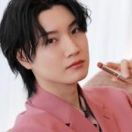 Dori Sakurada Instagram - RMK 4月5日に新発売されるRMKの『デューイーメルト リップカラー』のローンチイベントに参加してきました！ この『デューイーメルト リップカラー』は、澄み切った発色と艶に注目したもので、全12色で展開されるのですが、唇に塗ると温度で柔らかく溶けてしっかりフィットしてくれます！ リップをふっくらと演出してくれ、驚いたのはドリンクを飲んだ時にグラスにリップの色が移らず、しっかりキープしてくれました✨ さらに美容成分も含まれており、うるおいを保ちながら、つけたての仕上がりが長時間持続します！ 絶妙なくすみ感のあるカラーバリエーションで、青みピンクのカラーにも、細かいゴールドのラメが入っていたりするので、パーソナルカラーにとらわれずに好きなアイテムをセレクトして楽しめます💄 同時に登場する『リップベースライナー』は、ソフトマットな質感で縁取り＆面で塗ることができる優れもの、オイルトリートメント発想の『Wトリートメント クレンジングバーム』は体温でスッと溶けて美容成分たっぷりでメイクをオフしてくれます！ クレンジングバームも先に使用させていただいたのですが、とても気に入りました！ ちなみに僕は10の『サクラ シーン』というカラーを塗りました🌸 発色良く、自然に唇に色を付けてくれてお気に入りでした✨ 色々と試させていただいて『デューイーメルト リップカラー』はかなり人気になると思いました…！ 手に入れたい方はお早めにチェックしてみてください❣️ @rmkofficial #PR