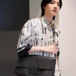 Dori Sakurada Instagram - FENDI フェンディのセレリア バゲット マキシ！ バゲットの大きめシリーズ好きです☺️ このブラックのカーブレザーも大好きな雰囲気です✨ そしてもうすぐ春夏の服の出番ですね😌 日焼けには気をつけたいけど、早く軽やかな服で遠出でもしたいなー！ バゲット マキシにしっかり荷物を詰めて仲間とどこか遊びに行きたいです👜 皆さんは今年の夏は何かしたいことありますか？☀️ @FENDI #fendi #PR