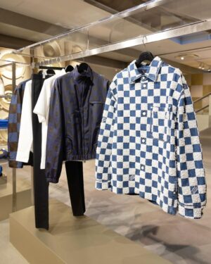 Dori Sakurada Instagram - LOUIS VUITTON MEN’S SS24 POPUP

ルイ・ヴィトンのメンズ クリエイティブ・ディレクター ファレル・ウィリアムス氏が手掛ける2024春夏メンズ･コレクションのポップアップストアが渋谷にオープン✨
2023年6月に発表された同コレクションのファッションショーの会場のような世界観になっています！

そしてポップアップストアでは今年初めてお会いする仲間達とも✨

尊敬している三吉彩花先生と☺️🙏
ただただ大好きなYUTAくんと🐲🤍
お見かけしたことはあったのですが初めてご挨拶させていただいた
川村壱馬くんと😊✨

素敵な空間には、素敵な洋服やアイテム、そして素敵な皆さんがいて、僕も今年一年を精一杯進んでいこうと思えました！

ポップアップは1月2日から21日までの期間限定の開催となっています！
2024年のスタートに皆さんも是非🌟

@LOUISVUITTON
#LouisVuitton
#LVMenSS24
#LVFashion
#InvitedbyLouisVuitton