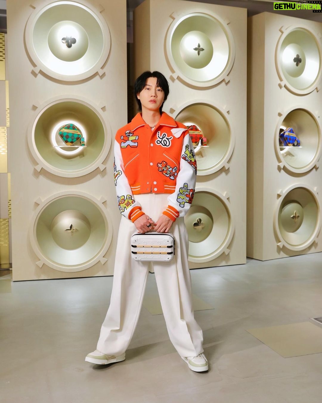 Dori Sakurada - 67.2K Likes - LOUIS VUITTON MEN’S SS24 POPUP
ルイ・ヴィトンのメンズ クリエイティブ・ディレクター ファレル・ウィリアムス氏が手掛ける2024春夏メンズ・コレクションのポップアップストアが渋谷にオープン✨
2023年6月に発表された同コレクションのファッションショーの会場のような世界観になっています!
そしてポップアップストアでは今年初めてお会いする仲間達とも✨
尊敬している三吉彩花先生と☺️🙏
ただただ大好きなYUTAくんと🐲🤍
お見かけしたことはあったのですが初めてご挨拶させていただいた
川村壱馬くんと😊✨
素敵な空間には、素敵な洋服やアイテム、そして素敵な皆さんがいて、僕も今年一年を精一杯進んでいこうと思えました!
ポップアップは1月2日から21日までの期間限定の開催となっています!
2024年のスタートに皆さんも是非🌟
@LOUISVUITTON
#LouisVuitton
#LVMenSS24
#LVFashion
#InvitedbyLouisVuitton