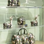 Dori Sakurada Instagram - LOUIS VUITTON MEN’S SS24 POPUP ルイ・ヴィトンのメンズ クリエイティブ・ディレクター ファレル・ウィリアムス氏が手掛ける2024春夏メンズ･コレクションのポップアップストアが渋谷にオープン✨ 2023年6月に発表された同コレクションのファッションショーの会場のような世界観になっています！ そしてポップアップストアでは今年初めてお会いする仲間達とも✨ 尊敬している三吉彩花先生と☺️🙏 ただただ大好きなYUTAくんと🐲🤍 お見かけしたことはあったのですが初めてご挨拶させていただいた 川村壱馬くんと😊✨ 素敵な空間には、素敵な洋服やアイテム、そして素敵な皆さんがいて、僕も今年一年を精一杯進んでいこうと思えました！ ポップアップは1月2日から21日までの期間限定の開催となっています！ 2024年のスタートに皆さんも是非🌟 @LOUISVUITTON #LouisVuitton #LVMenSS24 #LVFashion #InvitedbyLouisVuitton
