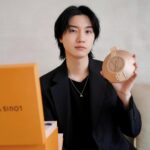 Dori Sakurada Instagram - Louis Vuitton コンパクトでユニークな形状、持ち運びしやすいルイ・ヴィトンの新作スピーカー『LV ナノグラム・スピーカー』 付属ストラップを使ってバッグや洋服に合わせてコーディネートができます！ この未来的なフォルムが特に好きで、コンパクトなサイズ感、スピーカーとしてもファッションアイテムとしても両方とも最高のクオリティの中で完成されていて、この絶妙なバランス感が本当に卓越していて、ひたすら魅了されています🔥 大好きな音楽を大好きなアイテムで聴くと、より楽しく幸せな気分になります🎼 @louisvuitton 素敵なギフトをありがとうございます✨ #LVSpeaker #LVConnected #LouisVuitton #LVFashion #PR