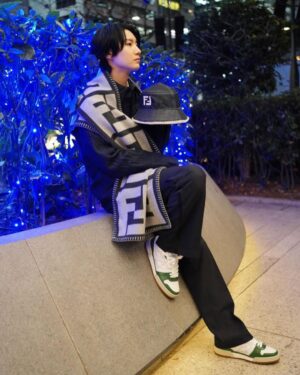 Dori Sakurada Instagram - FENDI

フェンディ マッチ レースアップスニーカー👟
ホワイトとグリーンのレザーの組み合わせが可愛いです🎄
今年も様々なスニーカーに出会えた一年でした✨
来年も沢山ファッションを楽しんで、色んな素敵な出会いがあると良いな☺️
好きな服を着て、来年も良い一年にしましょう！

@FENDI #fendi #PR