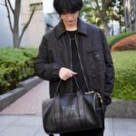Dori Sakurada Instagram – MARC JACOBS

ダッフルバッグシリーズからラージサイズが登場！
トートバッグなどと同じく柔らかく上質なフルグレインレザー✨
1泊分くらいは余裕で入るのでトラベルバッグとしても愛用します😆

素敵なホリデーギフトを贈ってくださいました🎄✨
ありがとうございます☺️