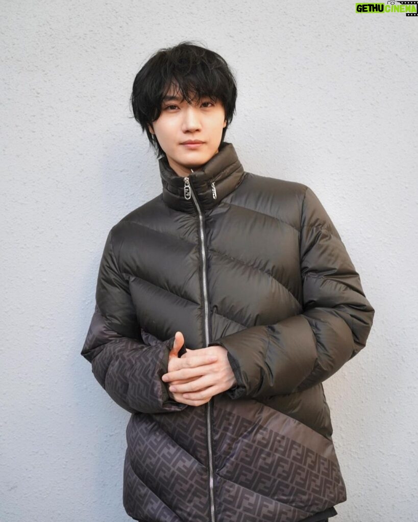 Dori Sakurada Instagram - FENDI フェンディのナイロンダウンジャケット✨ 斜めのキルティングが特徴的で、同色で裾にプリントされているFFのモチーフが個性もあり楽しく着れます！ もちろんしっかり暖かいです☺️ 素敵なホリデーギフトを贈ってくださいました🎄✨ ありがとうございます☺️