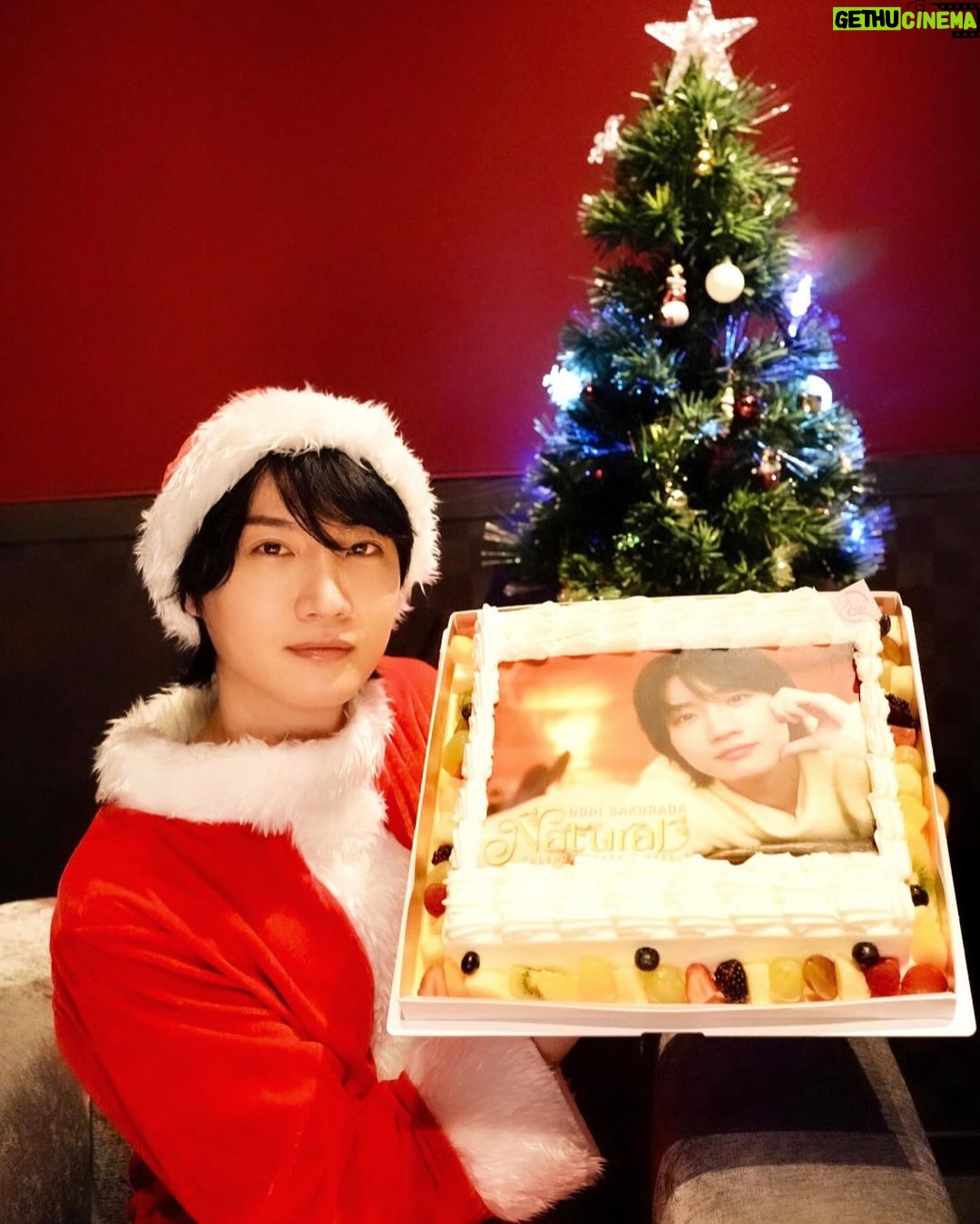 Dori Sakurada - 135.8K Likes - クリスマスインスタライブありがとうございました!
そして来年、2024年もカレンダーを発売させていただくことになりました✨
皆様からのご要望があるからこそ実現できることなので、本当に毎年応援して下さり、ありがとうございます😊
『桜田通「NATURAL」CALENDAR 2024.4-2025.3』
よろしくお願いいたします🌳
とりあえず!メリークリスマスです🎅🎄✨
(4枚目は最近よく現れるサポート宇宙人)