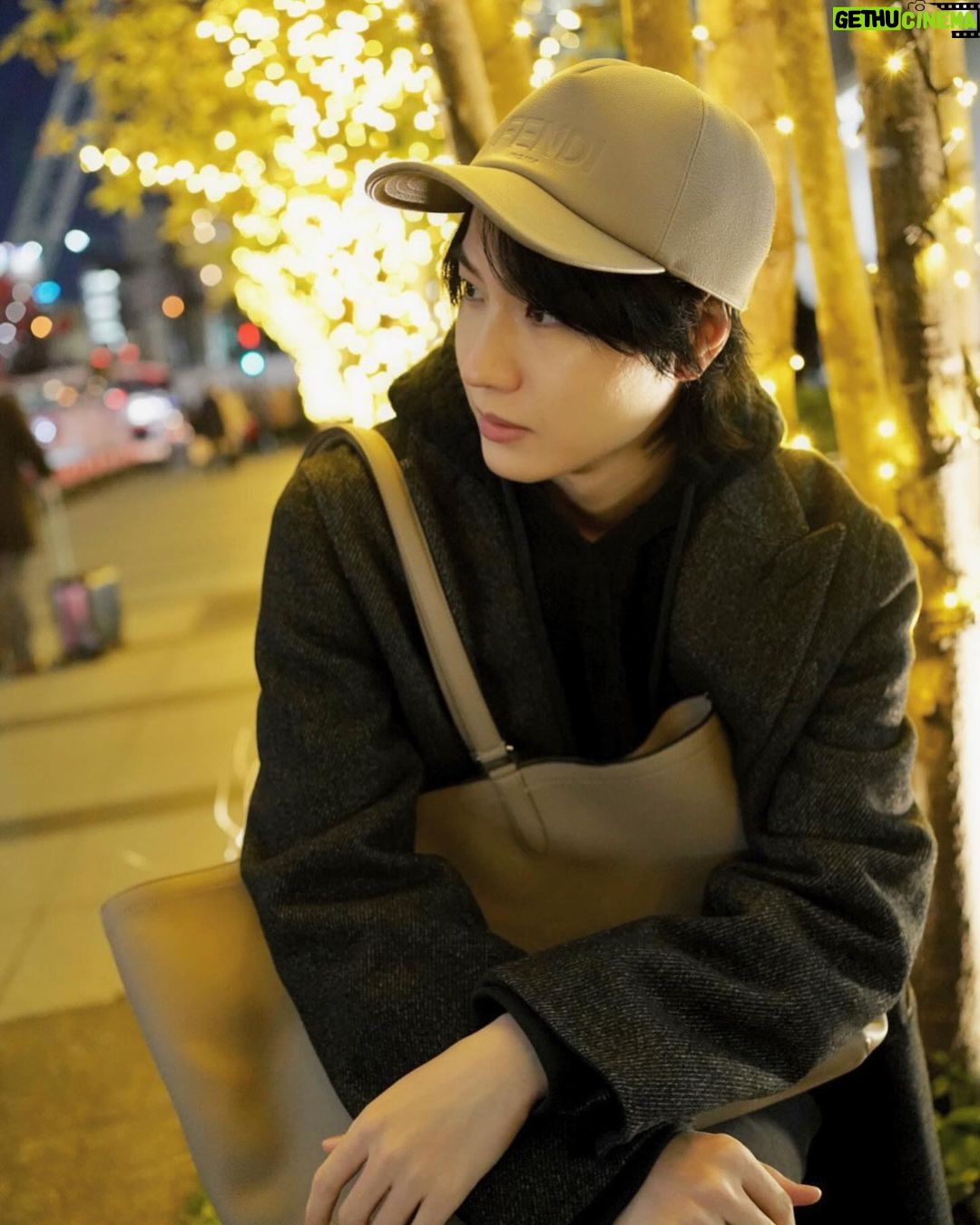 Dori Sakurada - 62.7K Likes - FENDI
久々にキャップ!帽子は被るけどたまには気分を変えてキャップも良いね😊
同じ素材のバッグと合わせてます✨
どちらもベージュカラーがお気に入り💎
洋服じゃなくて、小物とかバッグだけで合わせるのも好きです😌
街はまだイルミネーションもあって綺麗だな🎄
暖かくして過ごそう〜✨
@FENDI #fendi #PR