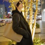 Dori Sakurada Instagram - FENDI 久々にキャップ！帽子は被るけどたまには気分を変えてキャップも良いね😊 同じ素材のバッグと合わせてます✨ どちらもベージュカラーがお気に入り💎 洋服じゃなくて、小物とかバッグだけで合わせるのも好きです😌 街はまだイルミネーションもあって綺麗だな🎄 暖かくして過ごそう〜✨ @FENDI #fendi #PR