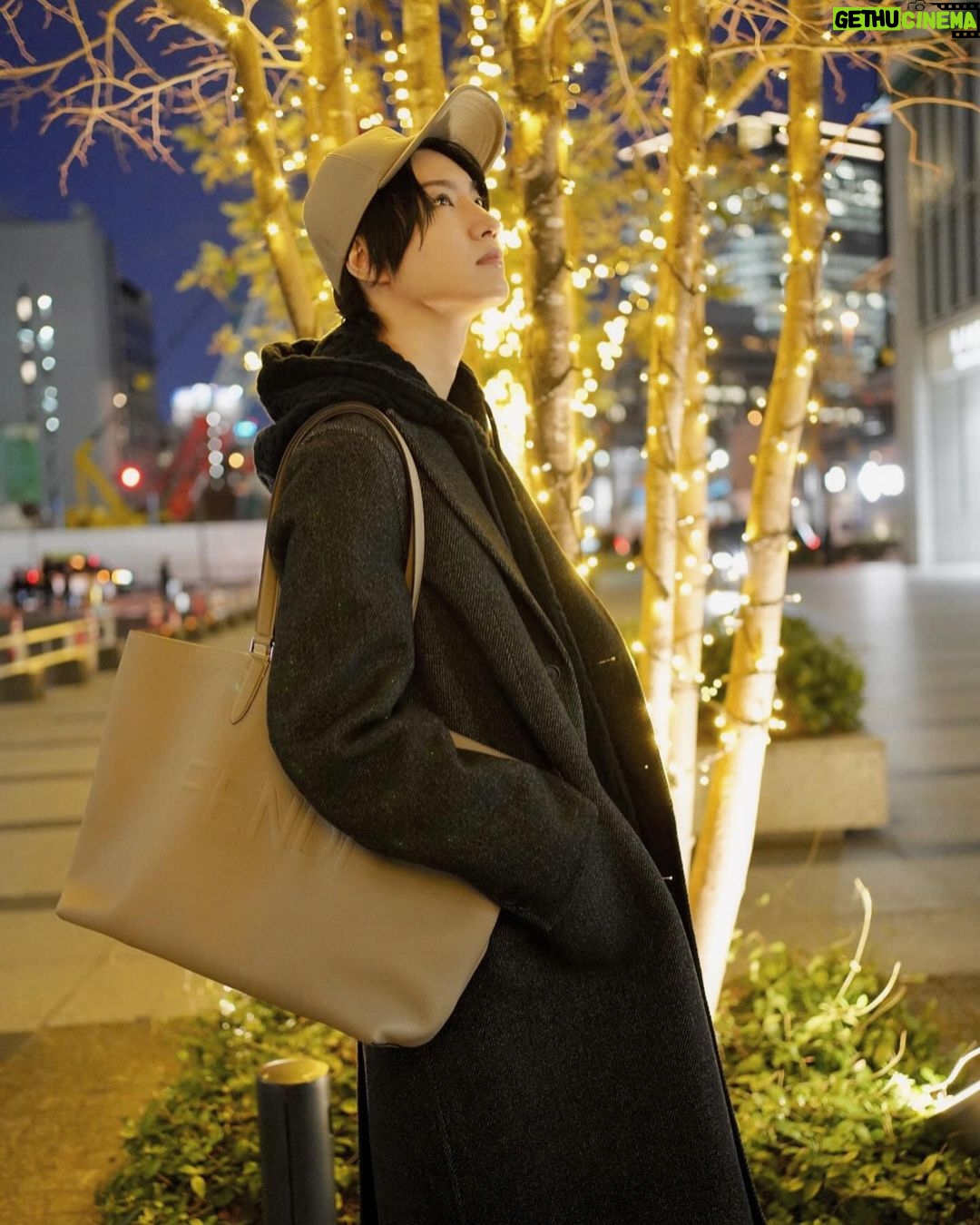 Dori Sakurada - 62.7K Likes - FENDI
久々にキャップ!帽子は被るけどたまには気分を変えてキャップも良いね😊
同じ素材のバッグと合わせてます✨
どちらもベージュカラーがお気に入り💎
洋服じゃなくて、小物とかバッグだけで合わせるのも好きです😌
街はまだイルミネーションもあって綺麗だな🎄
暖かくして過ごそう〜✨
@FENDI #fendi #PR