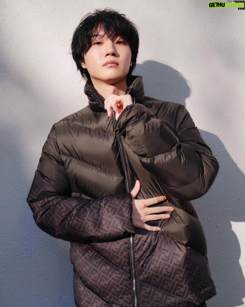 Dori Sakurada Instagram - FENDI フェンディのナイロンダウンジャケット✨ 斜めのキルティングが特徴的で、同色で裾にプリントされているFFのモチーフが個性もあり楽しく着れます！ もちろんしっかり暖かいです☺️ 素敵なホリデーギフトを贈ってくださいました🎄✨ ありがとうございます☺️