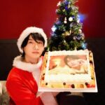 Dori Sakurada Instagram – クリスマスインスタライブありがとうございました！

そして来年、2024年もカレンダーを発売させていただくことになりました✨
皆様からのご要望があるからこそ実現できることなので、本当に毎年応援して下さり、ありがとうございます😊
『桜田通「NATURAL」CALENDAR 2024.4-2025.3』
よろしくお願いいたします🌳

とりあえず！メリークリスマスです🎅🎄✨

(4枚目は最近よく現れるサポート宇宙人)