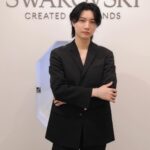 Dori Sakurada Instagram - SWAROVSKI スワロフスキーから、ダイヤモンドが生成される自然のプロセスを再現した革新的な製法で作られた『ラボラトリー・グロウン・ダイヤモンド』を使用したコレクション『Created Diamonds』が誕生しました！ この『ラボラトリー・グロウン・ダイヤモンド』は科学的、物理的、光学的属性のすべてにおいて、採掘されたダイヤモンドとまったく変わらないダイヤモンドとなっていて、さらに生成、カット、研磨の全プロセスとジュエリーの製造工程のすべてにおいて100%再生エネルギーが使用されている、環境にも配慮されている特別なダイヤモンドになっています💎 選択肢を広げながら、クオリティも重視できる、現代において本当に素晴らしいコレクションが誕生したと思いました！ 実際にコレクションを拝見した際も、革新的な製法への感動もしながらも、ただ純粋にコレクションの持つエネルギーや魅力、その輝きに心を奪われてしまいました✨ 僕は素敵なダイヤモンドのリングをあえてピンキーリングにする合わせ方がお気に入りでした☺️ スワロフスキー銀座店も本当に美しく洗練された空間で、いるだけで気持ちが輝き晴れやかになるので、新たなコレクションと共に是非見に行ってみて下さい！✨ @swarovski #Swarovski #SwarovskiCreatedDiamonds #スワロフスキージュエリー #PR