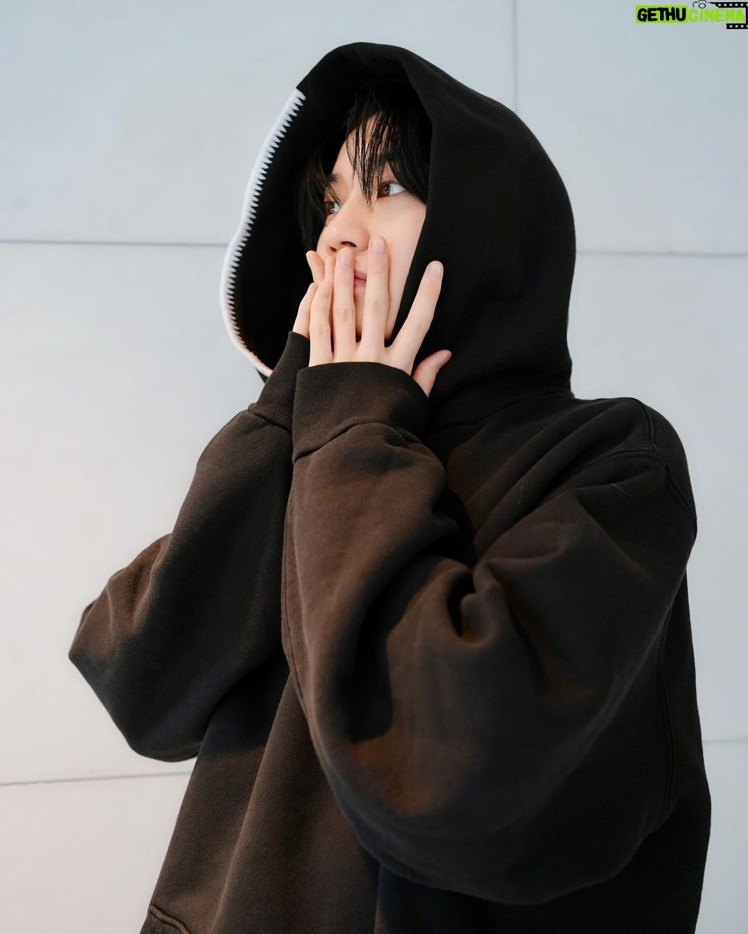 Dori Sakurada - 77.4K Likes - Madhappy
ロサンゼルス発、セレブ御用達ブランドの『マッドハッピー』が日本に上陸🌈
日本公式オンラインストアがオープンしました!
カラフルなロゴや着ているとハッピーな気持ちになるような着心地の良いウェアで、⽇常⽣活の中の⼩さな喜びや幸せを強調し、コミュニティのつながりを深めることを⽬指し、楽観的でポジティブな信念を表現しているそうです✨
フードのステッチが可愛くてお気に入りで、セットアップで普段着で愛用中です🫶
ハッピーが1番だね✌️✨
@madhappyjp @madhappy #madhappy #PR