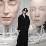 Dori Sakurada Instagram - GENTLE MONSTER & TAMBURINS 韓国発、グローバルファッションアイウェアブランド 『Gentle Monster』の東京フラッグシップストアがついにオープンします！ 東京には初進出で3月14日に青山にオープンします！ 『Gentle Monster Aoyama』はまさに完璧なジェントルモンスターの世界観が広がっていて、ファンだった方はもちろん、これからジェントルモンスターのアイテムをゲットしたい方にも大満足の空間でした✨ そして同ストア内に、規定されない美しさを探求する香りのブランド『TAMBURINS』の東京青山フラッグシップストアもオープンします！ タンバリンズも韓国発のブランドで、ファッショニスタから美容好きまで、幅広い層から絶大な人気を集めるブランドで、香りだけではなく視覚的にもユニークなプロダクトやオブジェがストア内並んでいました✨ ハンドクリームやリップバーム、可愛くて使いやすくてオススメです☺️ カボチャの形をしたキャンドルも可愛かったです🎃 ジェントルモンスターは大阪にはストアがあるのですが、タンバリンズもどちらも韓国発で、今までは実際にコレクションを手に取って見る機会は限られていたので、待望の東京、青山のストアオープンは僕もめちゃくちゃ嬉しいです！ 自分のショッピングもですが、どちらも友達へのギフトにもぴったりなので、通ってしまうと思います😌 ファッション、美容好きの皆さんは是非遊びに行ってみてください！✨ ストアではENHYPENのジェイクさん、ジョンウォンさん、ニキさん、そして三吉彩花様ともお会いすることができました💎✨ @gentlemonster @tamburinsofficial #PR #ジェントルモンスター #ジェントルモンスター青山 #GENTLEMONSTERAOYAMA #TAMBURINS #TAMBURINSAOYAMA #PUMKINI
