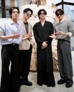 Dori Sakurada Instagram - GENTLE MONSTER & TAMBURINS 韓国発、グローバルファッションアイウェアブランド 『Gentle Monster』の東京フラッグシップストアがついにオープンします！ 東京には初進出で3月14日に青山にオープンします！ 『Gentle Monster Aoyama』はまさに完璧なジェントルモンスターの世界観が広がっていて、ファンだった方はもちろん、これからジェントルモンスターのアイテムをゲットしたい方にも大満足の空間でした✨ そして同ストア内に、規定されない美しさを探求する香りのブランド『TAMBURINS』の東京青山フラッグシップストアもオープンします！ タンバリンズも韓国発のブランドで、ファッショニスタから美容好きまで、幅広い層から絶大な人気を集めるブランドで、香りだけではなく視覚的にもユニークなプロダクトやオブジェがストア内並んでいました✨ ハンドクリームやリップバーム、可愛くて使いやすくてオススメです☺️ カボチャの形をしたキャンドルも可愛かったです🎃 ジェントルモンスターは大阪にはストアがあるのですが、タンバリンズもどちらも韓国発で、今までは実際にコレクションを手に取って見る機会は限られていたので、待望の東京、青山のストアオープンは僕もめちゃくちゃ嬉しいです！ 自分のショッピングもですが、どちらも友達へのギフトにもぴったりなので、通ってしまうと思います😌 ファッション、美容好きの皆さんは是非遊びに行ってみてください！✨ ストアではENHYPENのジェイクさん、ジョンウォンさん、ニキさん、そして三吉彩花様ともお会いすることができました💎✨ @gentlemonster @tamburinsofficial #PR #ジェントルモンスター #ジェントルモンスター青山 #GENTLEMONSTERAOYAMA #TAMBURINS #TAMBURINSAOYAMA #PUMKINI