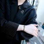 Dori Sakurada Instagram - Qeelin 中国からグローバル展開するファイン・ジュエラー『Qeelin / キーリン』が、この春から日本初フラッグシップストア“Qeelin Treasure Box”を銀座にオープンします！ オリエンタルモチーフをモダンなデザインに落とし込み、熟練の職人技術で仕上げられたジュエリーで、縁起が良いとされるものがモチーフによく使用されていて、僕はひょうたんモチーフと、パンダのBOBOと呼ばれるコレクションがどちらも可愛らしくてお気に入りでした🐼✨ ちなみにブランド名の「キーリン」は、日本でもよく知られている伝説上の霊獣「Qilin（麒麟）」に由来するそうで、麒麟は中国神話に登場し、幸運と愛の象徴とされているそうです✨ そして記念としてQeelinの世界観あふれたキュートなアフタヌーンティーも体験しました🫖 アジアでも特に注目されているジュエリーブランドがついに銀座にオープンします✨ ご興味がある方は是非、銀座のストアに遊びに行ってみて下さい！ @qeelinjewellery #QeelinJewellery #Qeelin #キーリン #PR