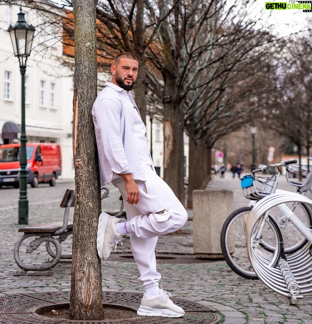 Dorian Popa Instagram - cat e CEASU' ⁉️ Prague, Czech Republic