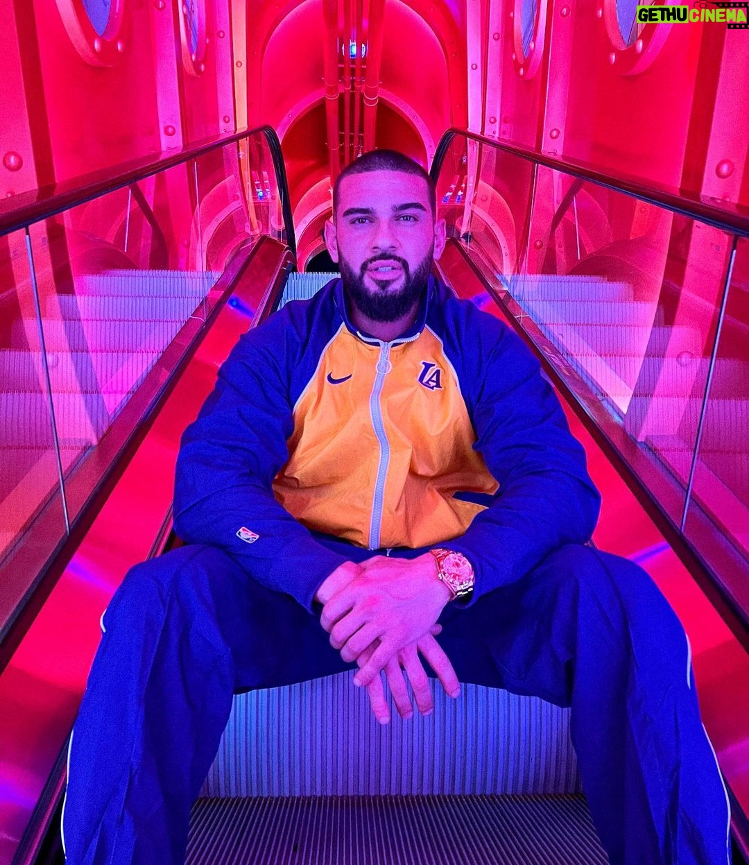 Dorian Popa Instagram - de la 1 la 8.. CARE ⁉️🤔 #underthesea #sealife 🐠 Istanbul, Turkey