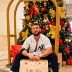 Dorian Popa Instagram - ce va doriti anul asta de CRACIUUUN ⁉️🎅🏽 ------------------------------------------------------ #christmas #christmasdecor #christmastree #santaclaus #xmas 🎄