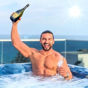 Dorian Popa Instagram - CHEERS 🍾