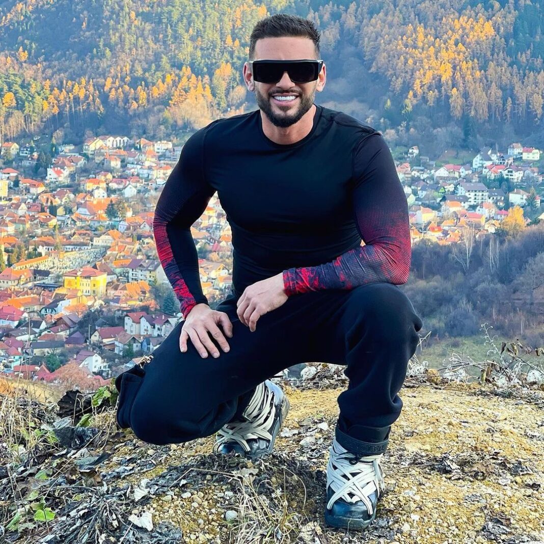 Dorian Popa Instagram – MAINE la 8:00 lansam CHELUTU cu BRADUTUUU 🎄 ...