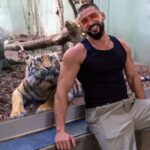 Dorian Popa Instagram – THAT look 👀 Zoo Frankfurt