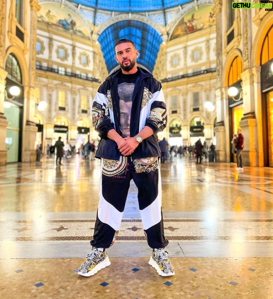 Dorian Popa Instagram - in ce tara sa ma mai duc ⁉️✈️ Milan, Italy