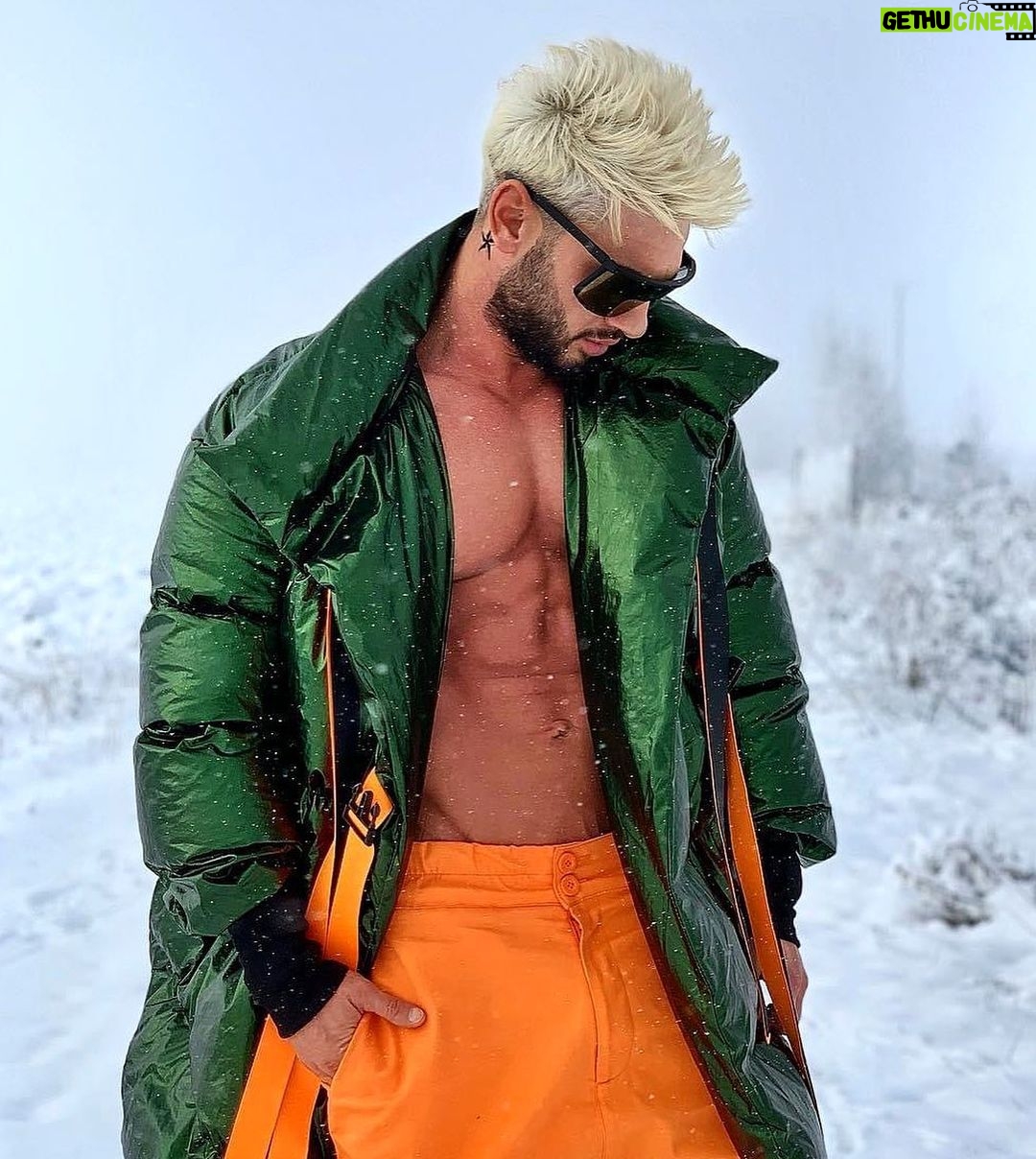 Dorian Popa Instagram - sa ma fac iar BLOND ⁉️🤔