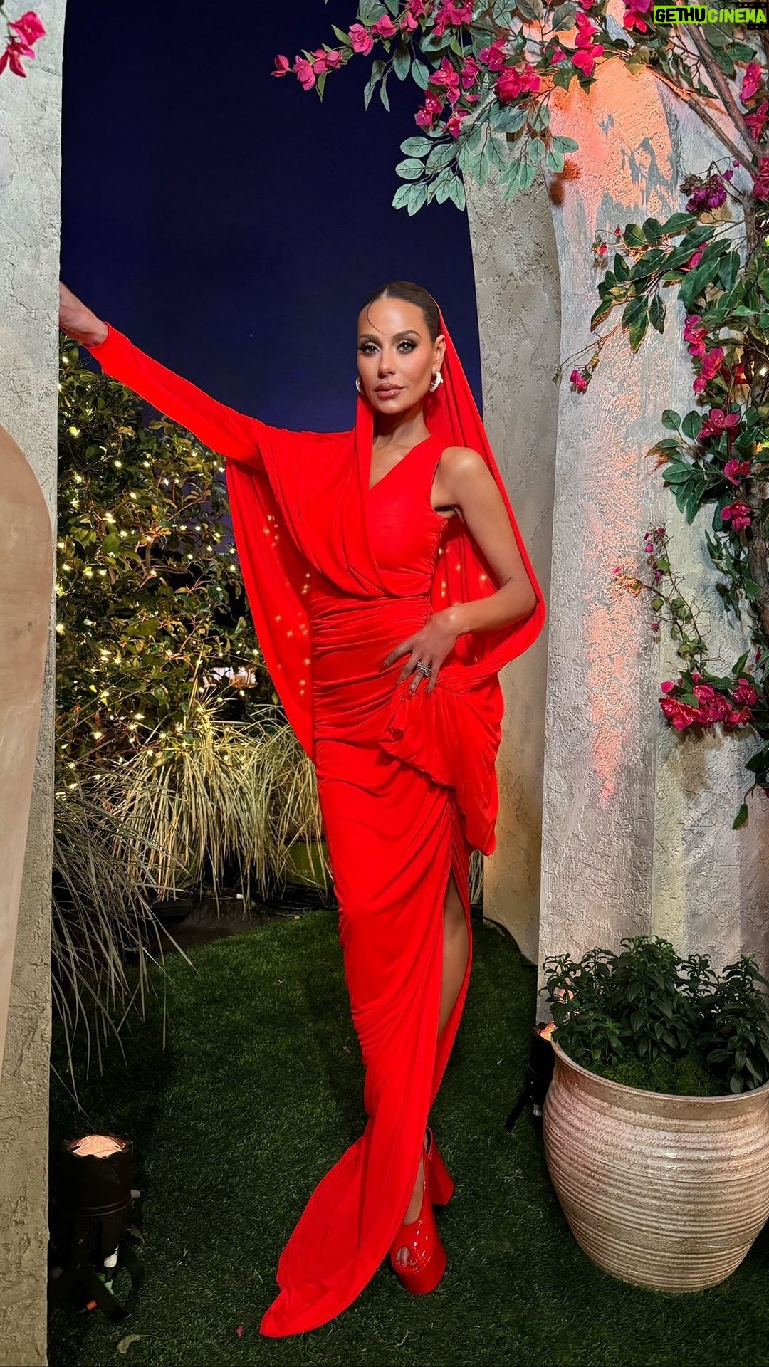 Dorit Kemsley Instagram - when you canβt help yourself π sorry @glamtechstevent π