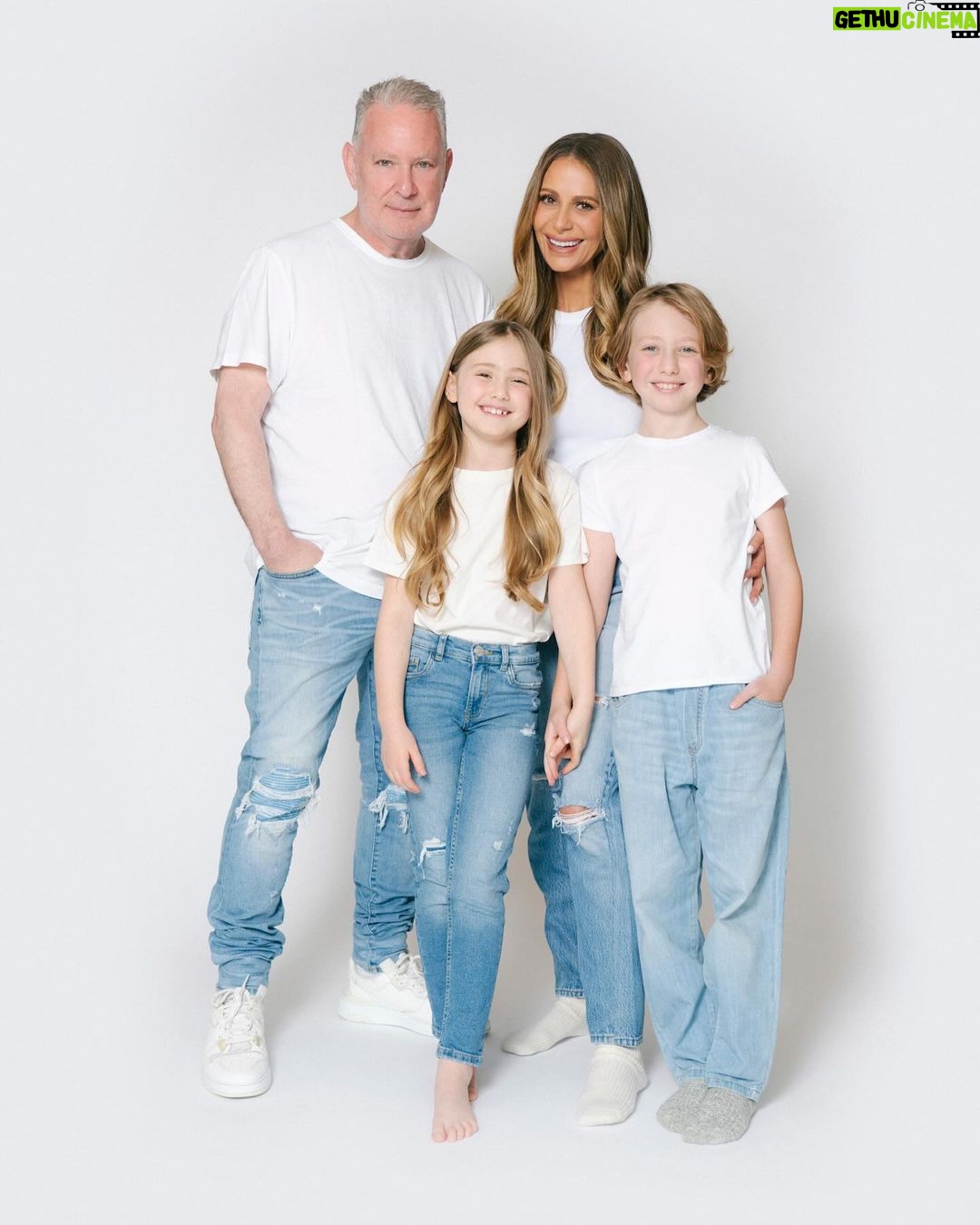 Dorit Kemsley Instagram - happy new year from our family to yours ✨
