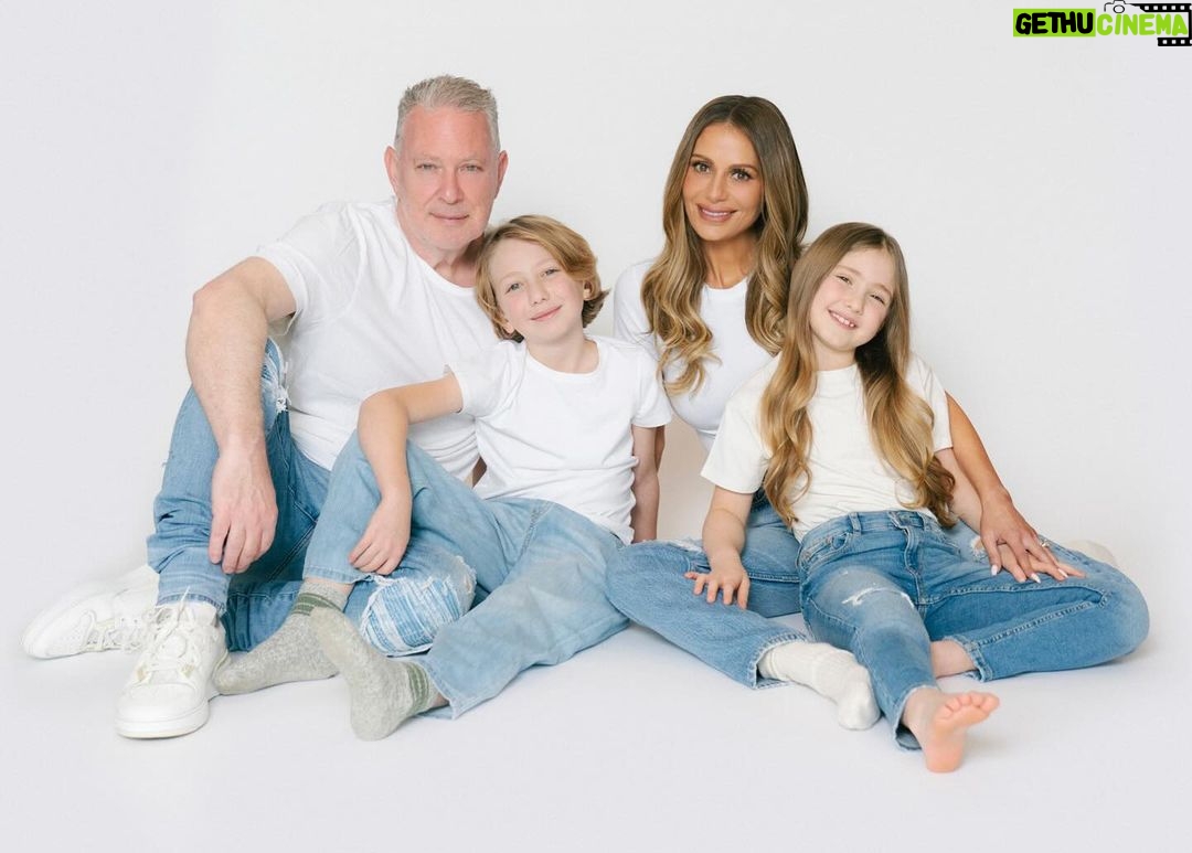 Dorit Kemsley Instagram - Happy Holidays from our family to yours ✨🎄♥️🕎🎁