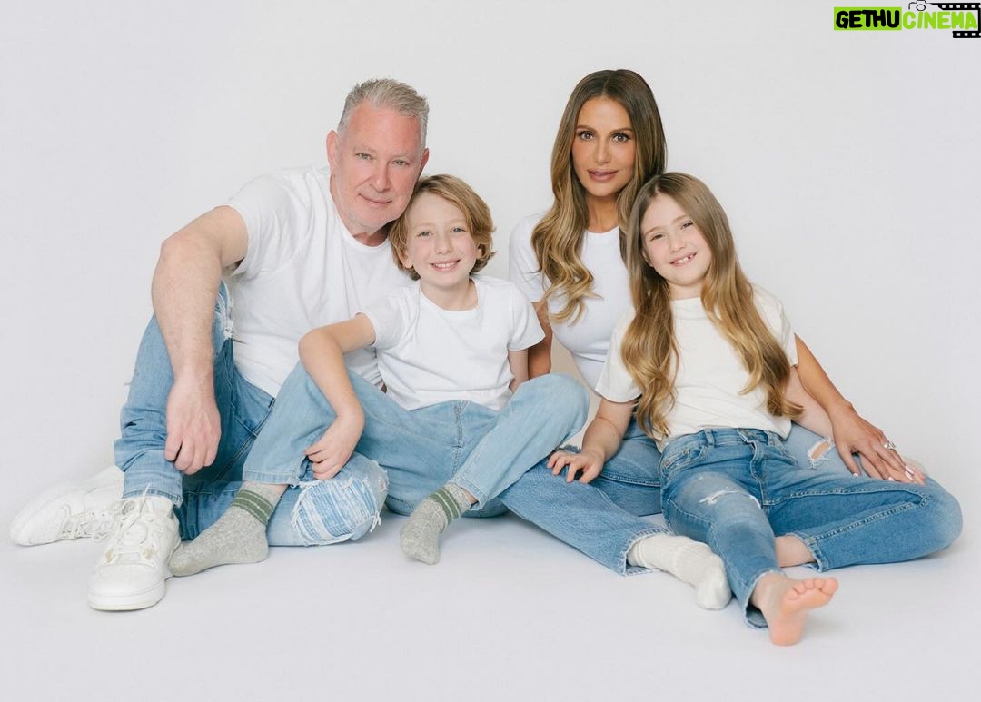 Dorit Kemsley Instagram - Happy Holidays from our family to yours ✨🎄♥️🕎🎁