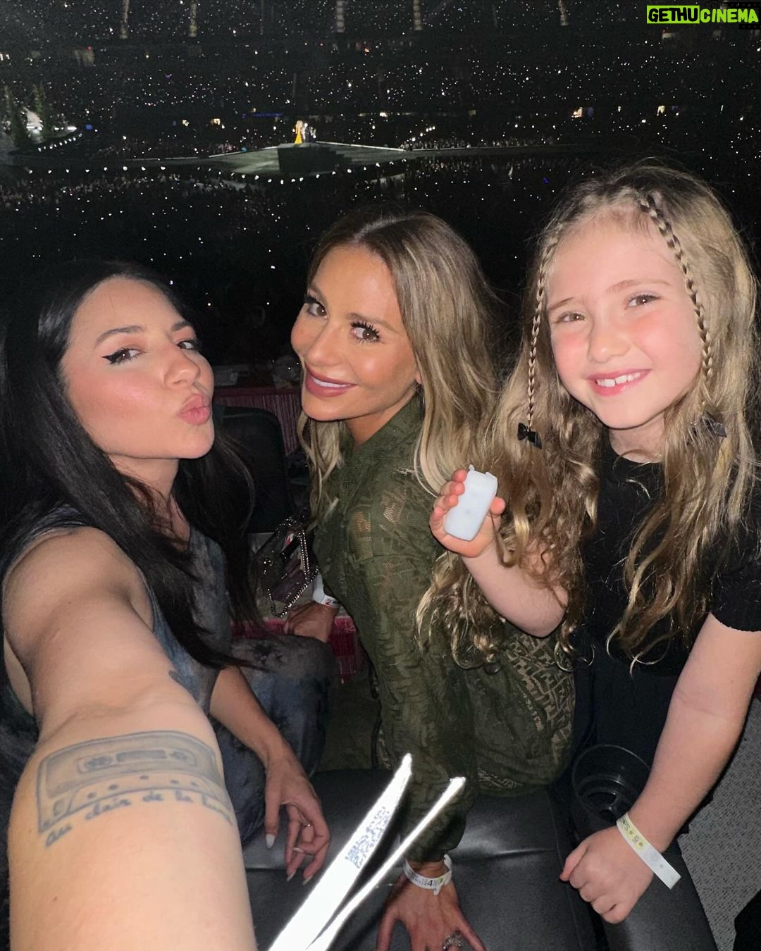 Dorit Kemsley Instagram - Happiest birthday to my sweet, strong, smart, beautiful, talented friend @justinemarjan 💖 you deserve everything you could wish for and more! Love you! 🎂🥂❤️🤗🎁😘