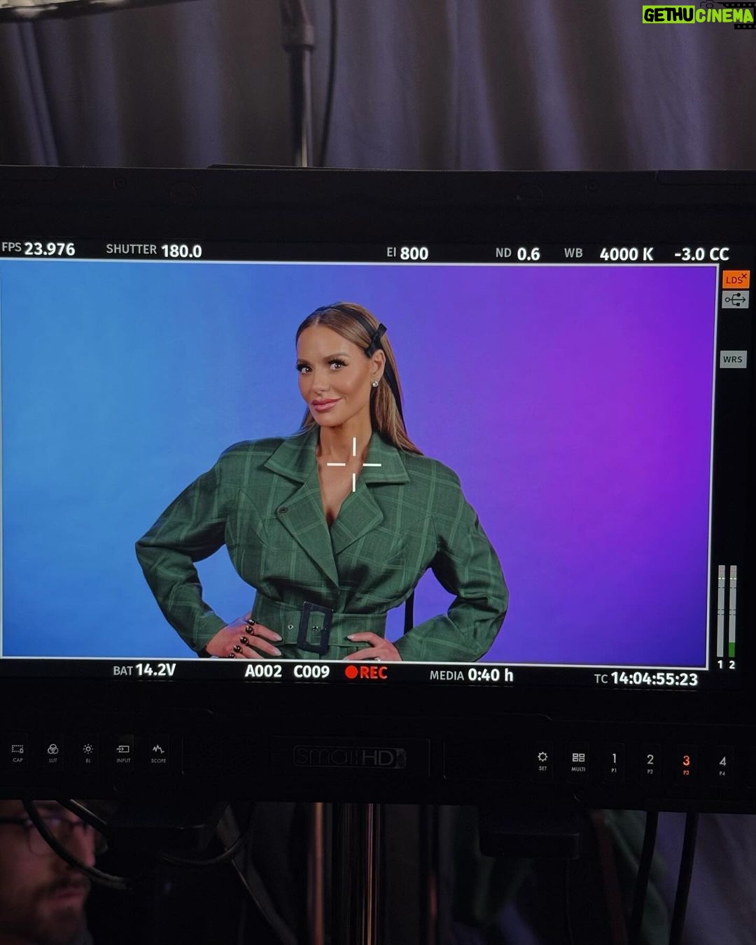 Dorit Kemsley Instagram - more moments from #bravocon in Vegas, which is exactly where we go on tonight’s episode of #rhobh 🎰 trust me you do not want to miss it! @bravotv