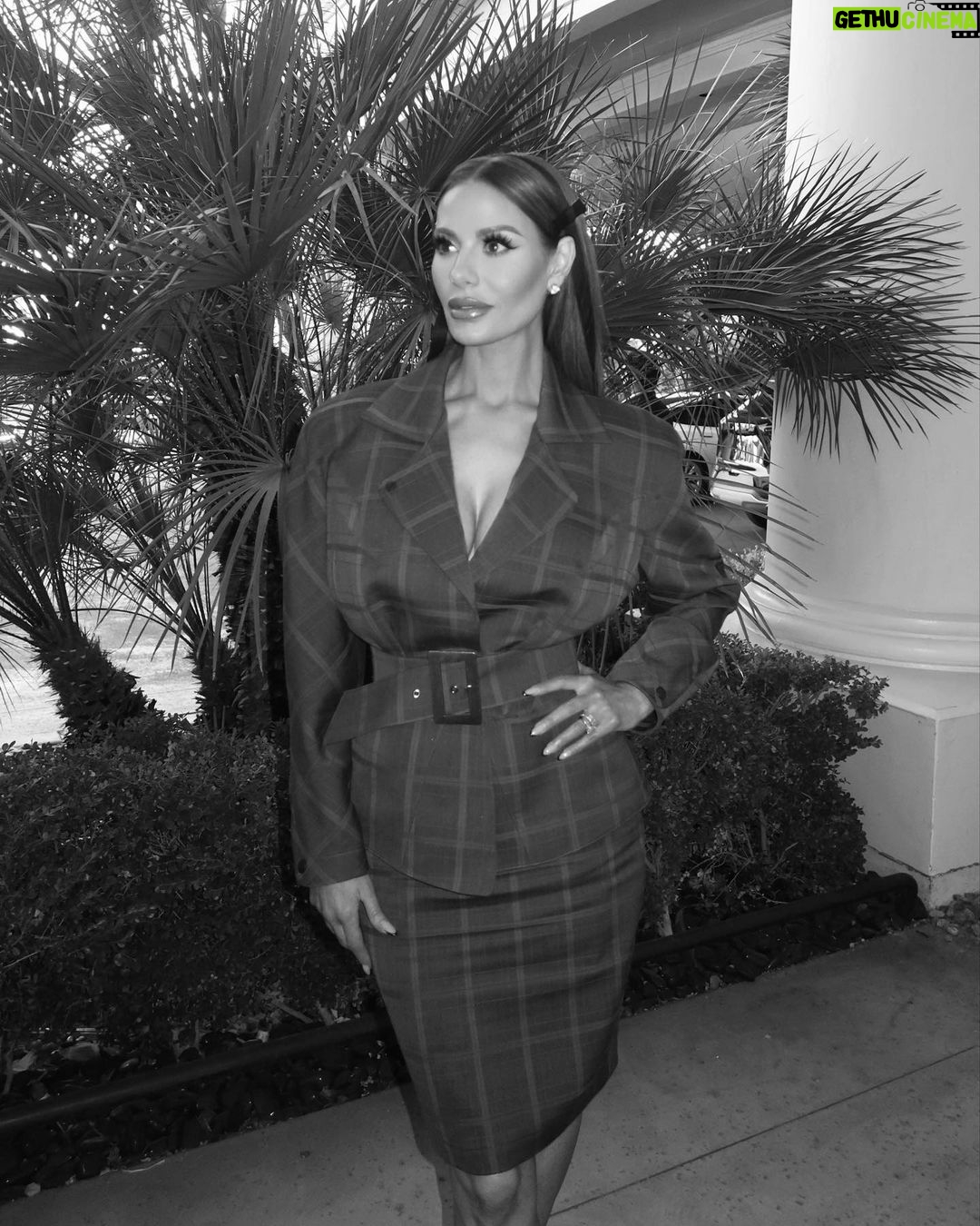 Dorit Kemsley Instagram - BravoCon Day 1 in vintage @muglerofficial ✨ Bravocon