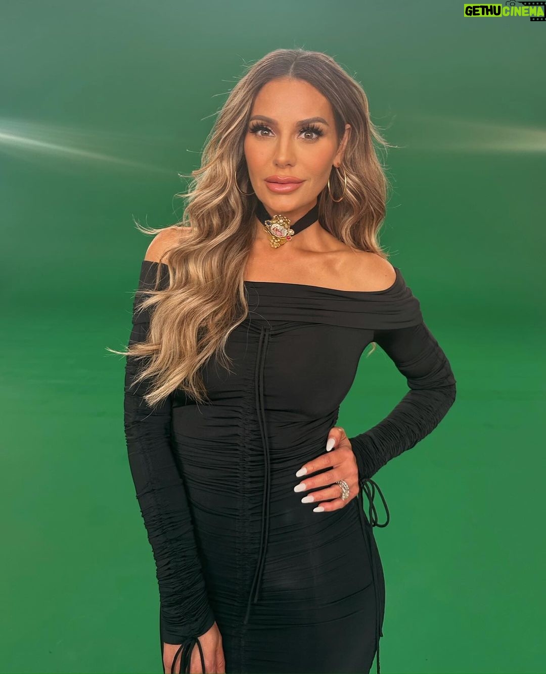 Dorit Kemsley Instagram - what did you all think of last night’s episode?! #rhobh is finally back! 💋👏🏼