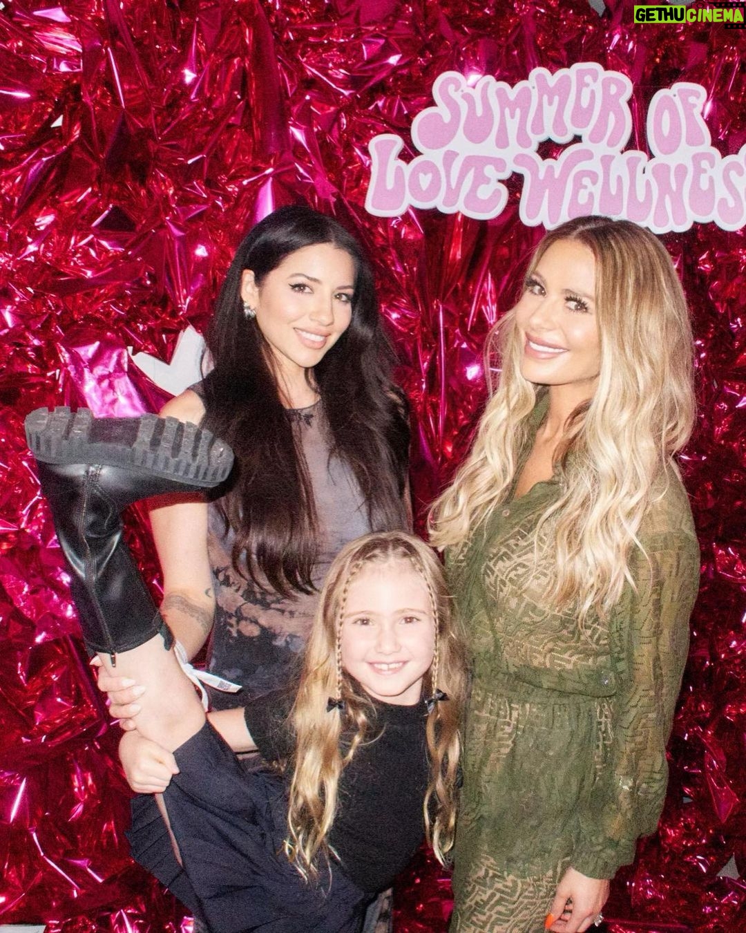 Dorit Kemsley Instagram - girls night at the eras tour was so fun!! πβ¨π«ΆπΌ