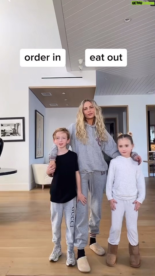 Dorit Kemsley Instagram - this or that with my munchkins 💘