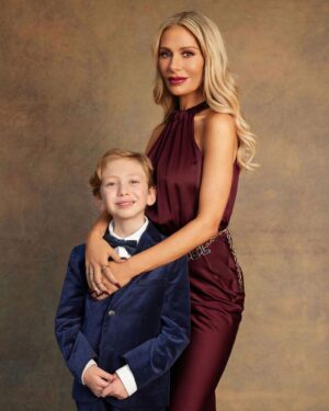 Dorit Kemsley Instagram - Happy, Merry, Everything, with love from The Kemsley’s 🫶🏼♥️🎄🕎😚👨‍👩‍👧‍👦