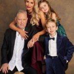 Dorit Kemsley Instagram - Happy, Merry, Everything, with love from The Kemsley’s 🫶🏼♥️🎄🕎😚👨‍👩‍👧‍👦