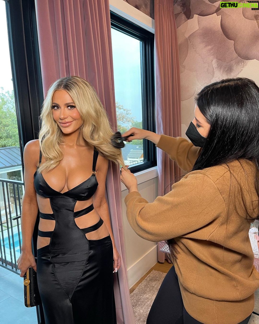 Dorit Kemsley Instagram - People’s Choice 2021 ✨🖤 Tune in tonight on NBC and E! at 9pm ET/PT for some #RHOBH fun! New York, New York