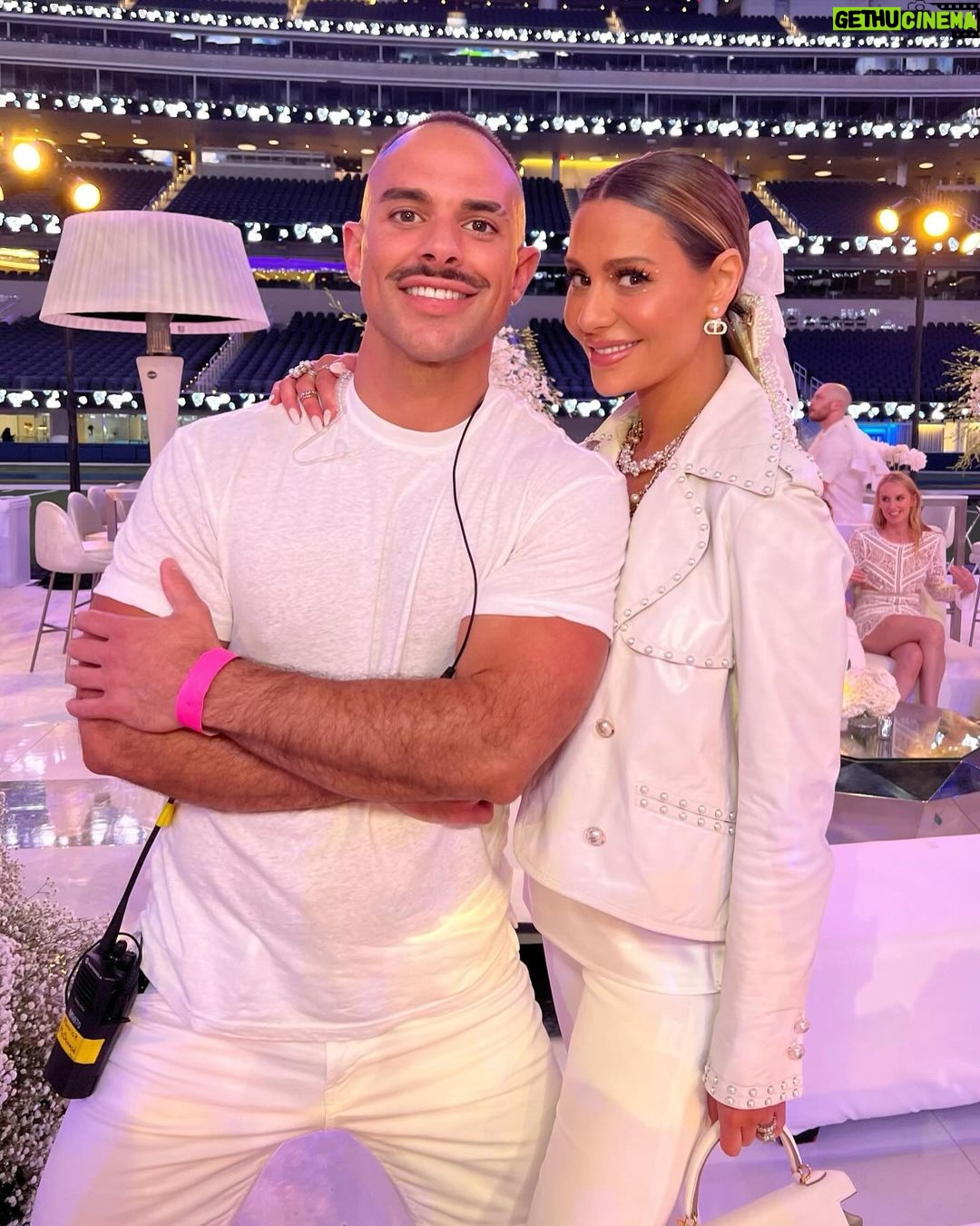 Dorit Kemsley Instagram - Don’t miss the season finale of #rhobh tonight! @bravo Kyle returned to her roots and brought back her iconic ‘white party’ theme but this time she chose a venue that will be very difficult to top! Wow! It was one for the books! 🤍💎
