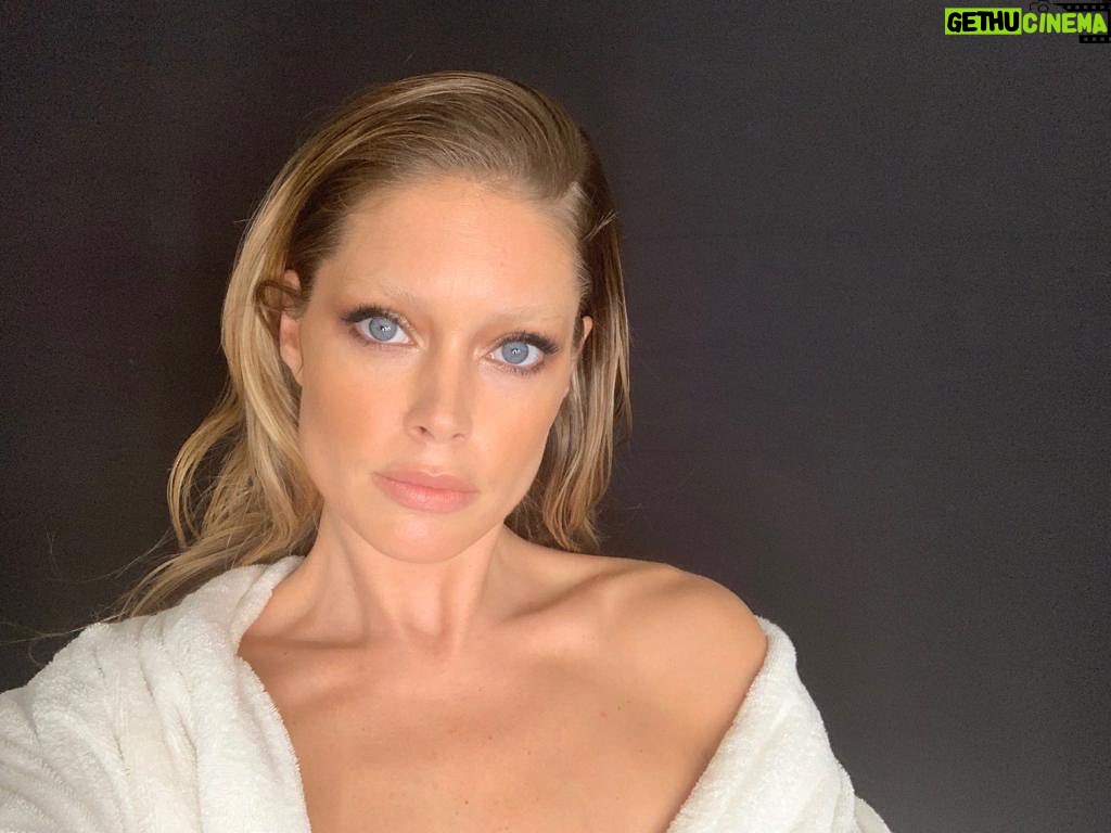 Doutzen Kroes Instagram - Do you like the bleached eyebrows? #backstage