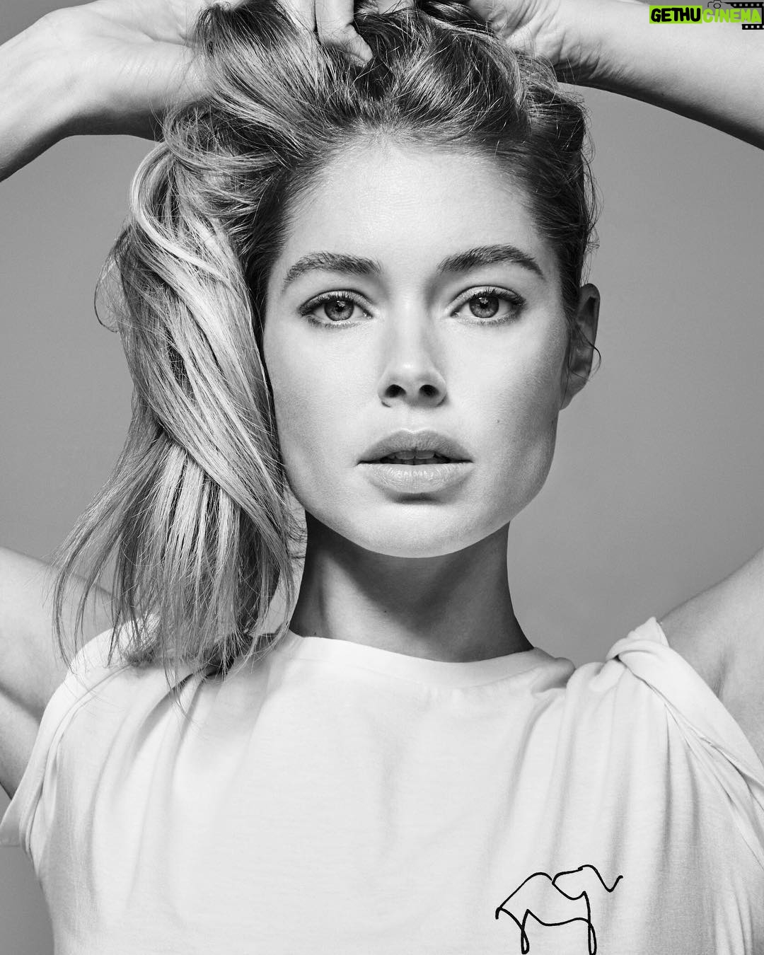 Doutzen Kroes Instagram - Favorite t-shirt 🐘 #knotonmyplanet Kenya