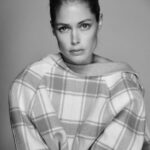 Doutzen Kroes Instagram - I’m watching you #outtake